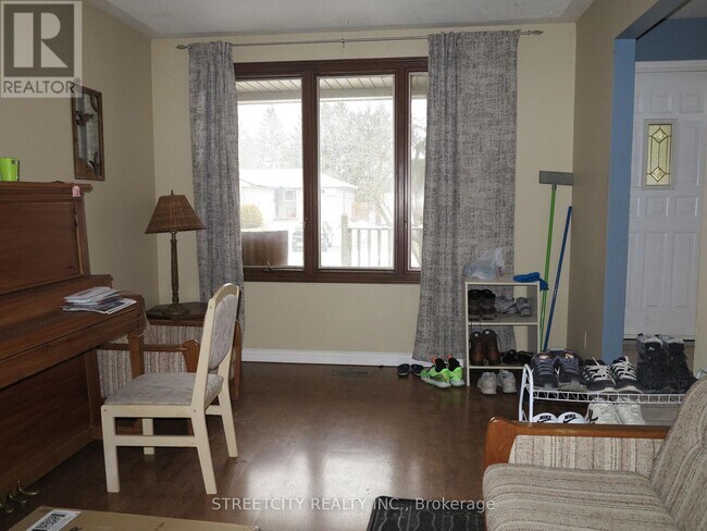 383 Castlegrove Close in London, ON - Building Photo - Building Photo