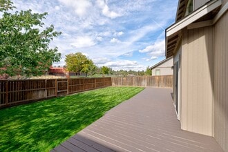 61167 Cone Flower St in Bend, OR - Building Photo - Building Photo