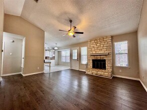 9110 United Kingdom Dr in Austin, TX - Building Photo - Building Photo
