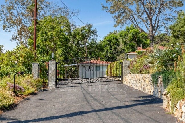 3267 Bernardo Ln in Escondido, CA - Building Photo - Building Photo