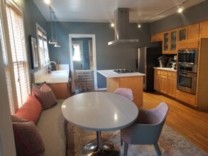 1106 N Clinton Ave in Dallas, TX - Building Photo - Building Photo