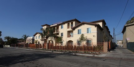 Montecito Terraces in Panorama City, CA - Foto de edificio - Building Photo