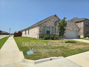 2101 Sun Star Dr in Haslet, TX - Building Photo - Building Photo