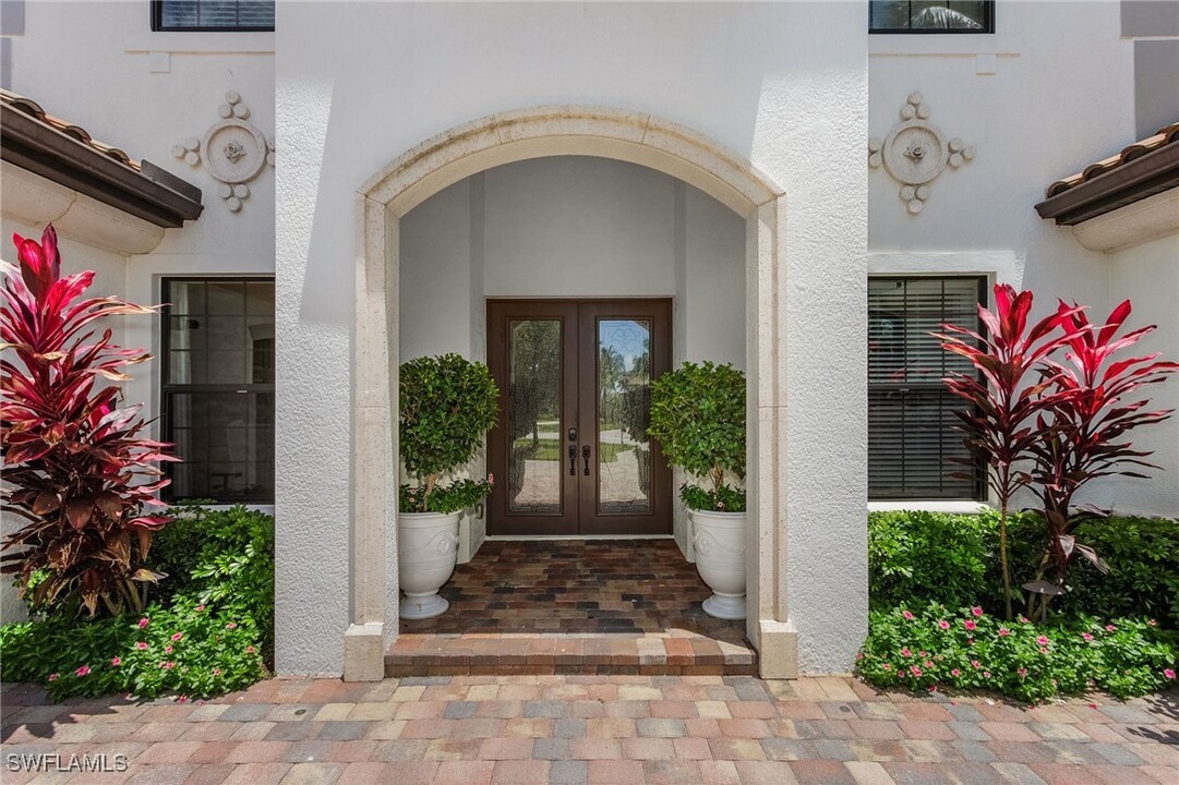 3423 Runaway Ct in Naples, FL - Foto de edificio