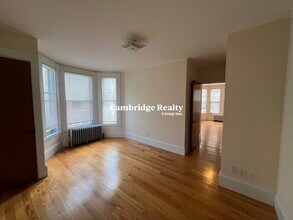 381 Harvard St, Unit 1A in Cambridge, MA - Building Photo - Building Photo