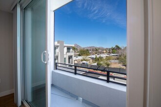 Teakwood Urban Living in Phoenix, AZ - Foto de edificio - Building Photo