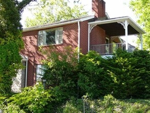 1400 Center Ave, Unit 2nd in New Kensington, PA - Foto de edificio - Building Photo