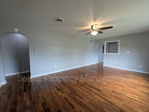 3705 St Joe Center Rd in Fort Wayne, IN - Building Photo - Building Photo