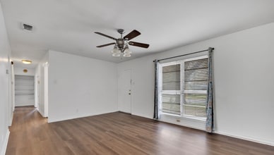 318 Avalon St in San Antonio, TX - Building Photo - Building Photo