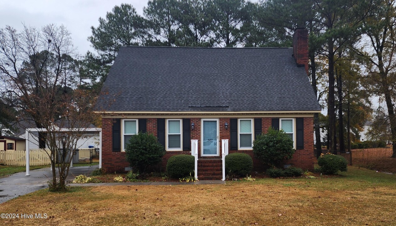 567 Chaucer Dr in Winterville, NC - Building Photo