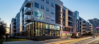 880 Lake Carolyn Pkwy in Irving, TX - Building Photo