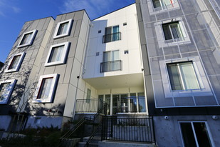 The Den on Brooklyn in Seattle, WA - Building Photo