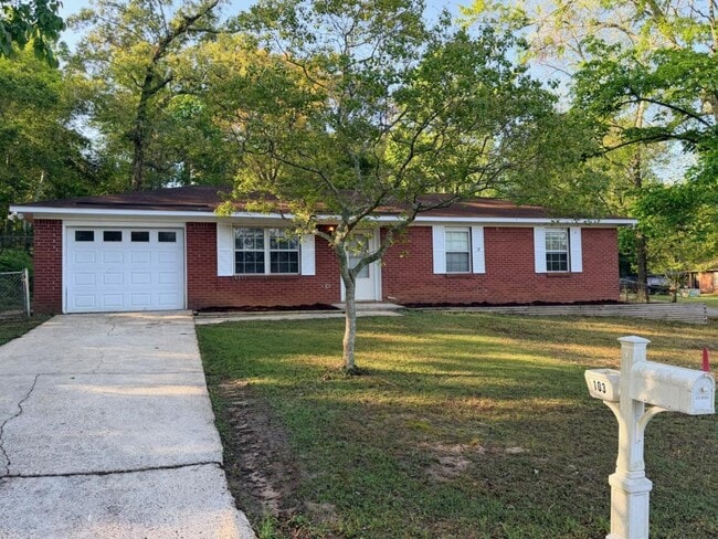 103 Green St in Enterprise, AL - Building Photo - Building Photo