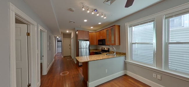 739 Parker St, Unit 1 in Boston, MA - Building Photo - Building Photo