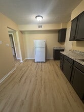 2020 Somerset Dr in Hendersonville, NC - Building Photo - Building Photo