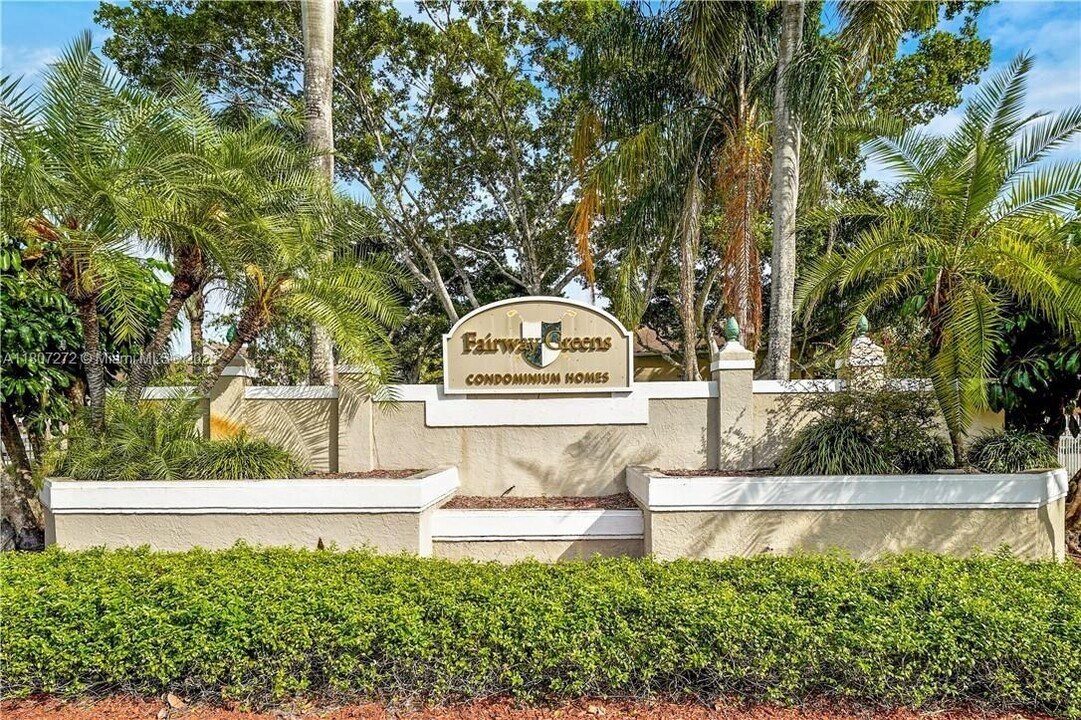 11390 SW 3rd St in Pembroke Pines, FL - Building Photo
