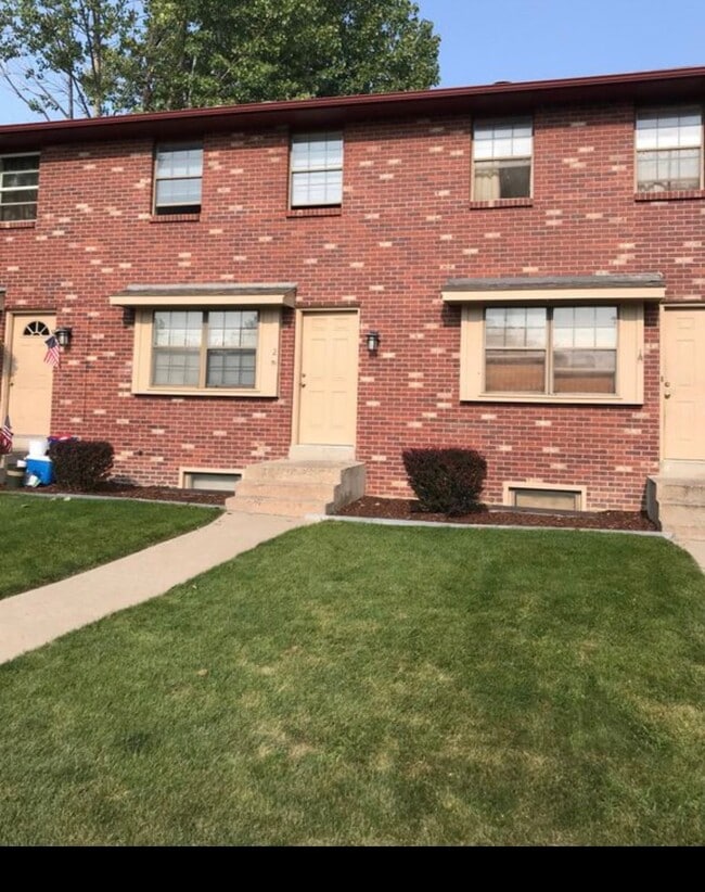 1720 Cambridge Dr in Longmont, CO - Building Photo - Building Photo