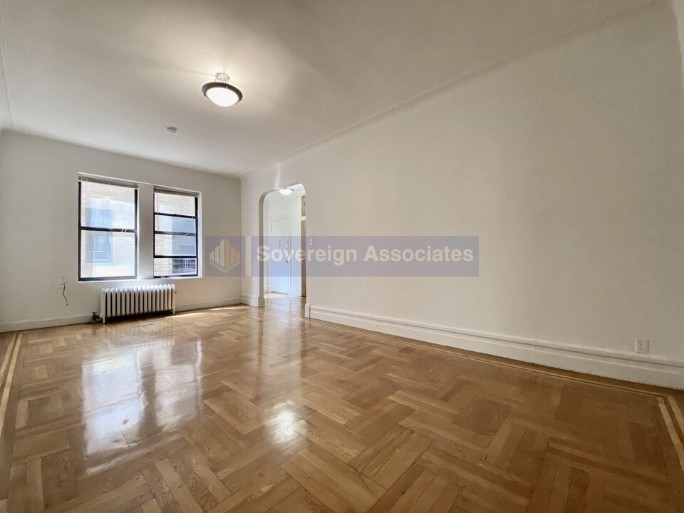 664 W 163rd St, Unit 35 in New York, NY - Building Photo