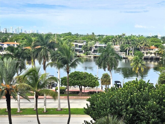 5161 Collins Ave in Miami Beach, FL - Building Photo - Building Photo