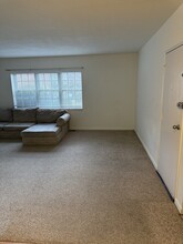 125 Lake Shore Rd, Unit #2 in Boston, MA - Building Photo - Building Photo