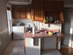 6 Caroline St, Unit Caroline #3 in Worcester, MA - Foto de edificio - Building Photo