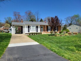 7425 Bee Bee Dr in Rockville, MD - Building Photo