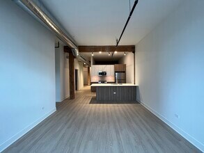 1040 W Huron St in Chicago, IL - Building Photo - Building Photo