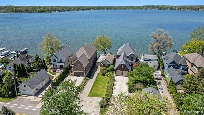 1294 E Lake Dr