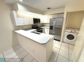 1903 Players Pl in North Lauderdale, FL - Building Photo