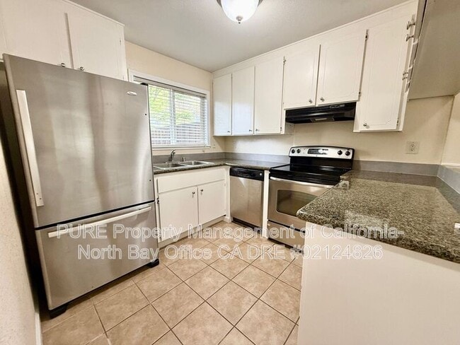 687 Racquet Club Cir in Rohnert Park, CA - Building Photo - Building Photo