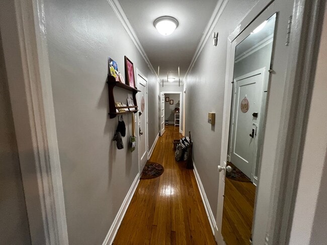 1056 W Cornelia Ave in Chicago, IL - Building Photo - Building Photo