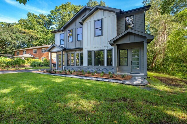 226 E Bradford Rd in Tallahassee, FL - Foto de edificio - Building Photo