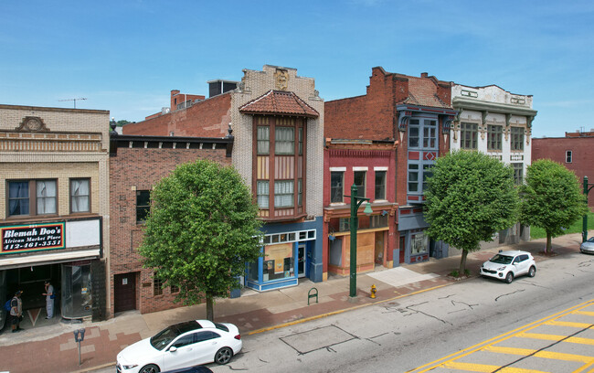 225 E Eighth Ave in Homestead, PA - Foto de edificio - Building Photo