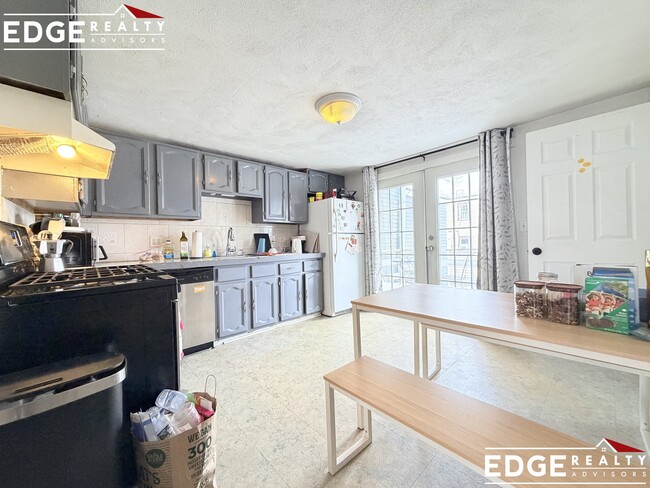 5 Cottage St in Boston, MA - Building Photo - Building Photo