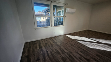 7240 Woodman Ave in Los Angeles, CA - Building Photo - Building Photo