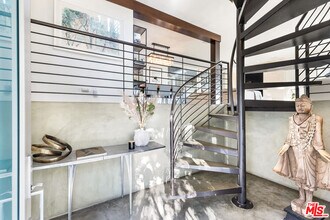 1714 Sunset Plaza Dr in Los Angeles, CA - Building Photo - Building Photo