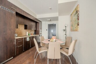 4720 Yonge St in Toronto, ON - Building Photo - Building Photo