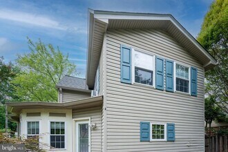 2761 Summerfield Rd in Falls Church, VA - Building Photo - Building Photo