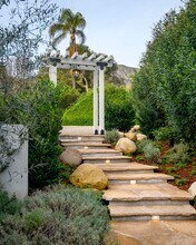 765 Hot Springs Rd in Montecito, CA - Building Photo - Building Photo