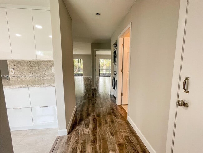 228 Lakeside Cir in Sunrise, FL - Building Photo - Building Photo