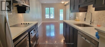 2120 Bayview Ave in Toronto, ON - Building Photo - Building Photo