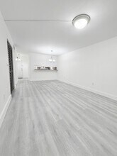 145 SW 30th Ct, Unit 108B in Miami, FL - Building Photo - Building Photo