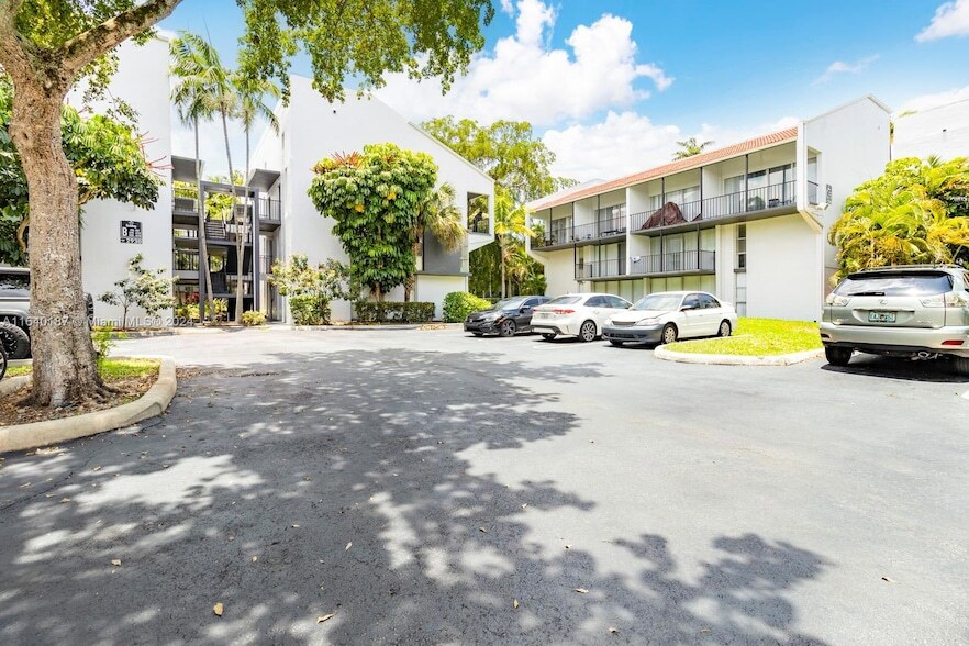 2920 Forest Hills Blvd, Unit A106 in Coral Springs, FL - Building Photo