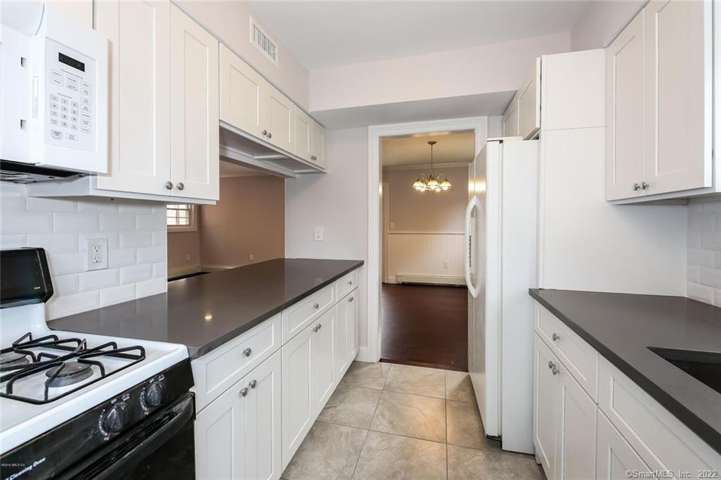 160 E Elm St in Greenwich, CT - Building Photo