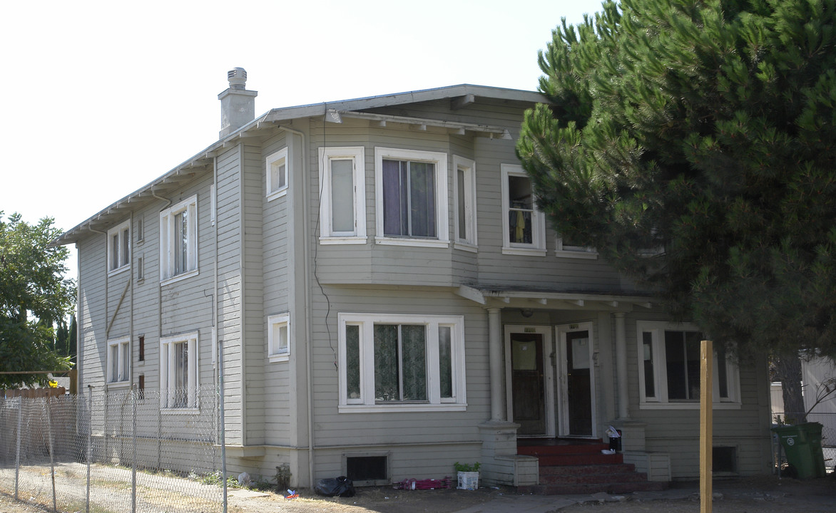 1700-1706 92nd Ave in Oakland, CA - Building Photo