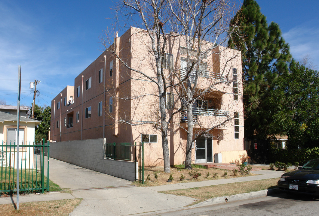 14545 Hart St in Van Nuys, CA - Building Photo