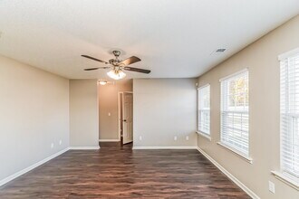 5819 Finestra Way in Raleigh, NC - Building Photo - Building Photo