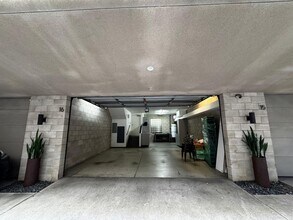 717 Highland Ave in Los Angeles, CA - Building Photo - Building Photo