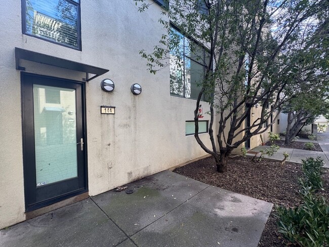 144 City Limits Cir, Unit 144 in Oakland, CA - Foto de edificio - Building Photo