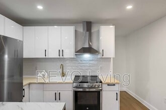 7800 Lundy's Ln in Niagara Falls, ON - Building Photo - Building Photo